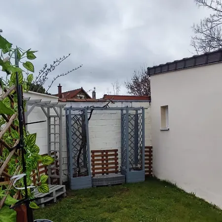 Petit Nid Douillet Dans Un Cocon De Verdure Holiday home Vaires-sur-Marne