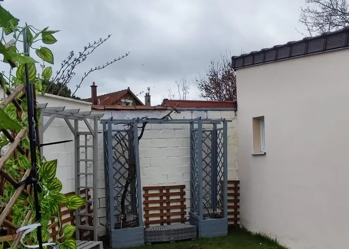 Petit Nid Douillet Dans Un Cocon De Verdure Tatil Evi Vaires-sur-Marne