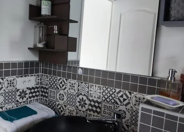 Petit Nid Douillet Dans Un Cocon De Verdure Tatil Evi